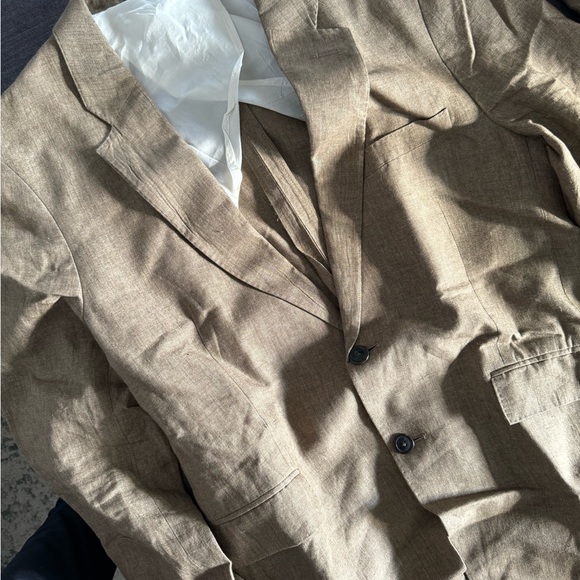 Todd Snyder linen suit - Picture 2 of 8